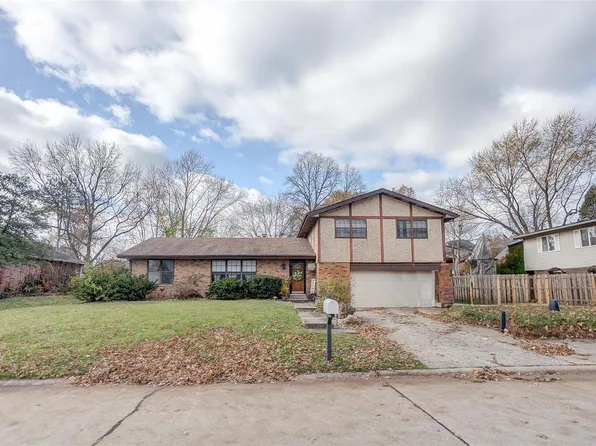 113 Twin Lake Dr, Swansea, IL 62226