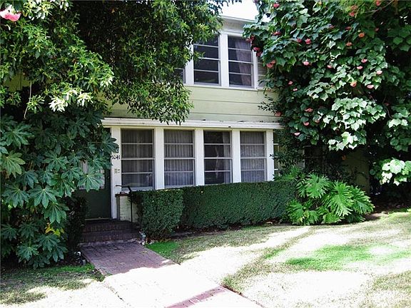 3rd image of 1041 N College Ave