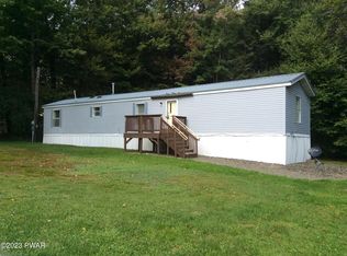 8 Zurich Dr, Newfoundland, PA 18445