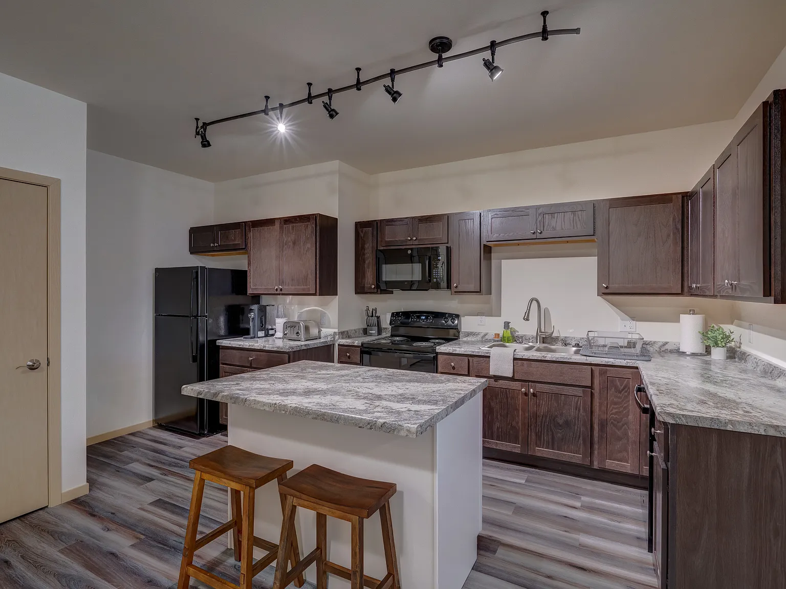 1 bed, 932 sqft, $2,300 — Photo 3