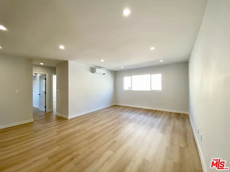 3207 W 3rd St #3 — Photo 12