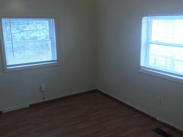 913 N Center St — Photo 5