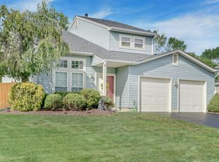 6 Hawk Ct, Howell, NJ 07731