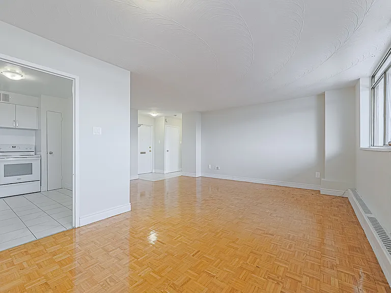 105 Rowena Dr — Photo 9