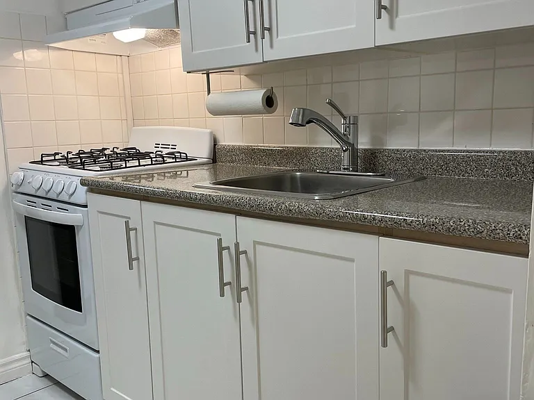 347 Walmer Rd #BASEMENT — Photo 16