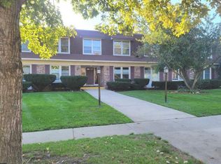 350 Brainerd Ave APT 1A, Libertyville, IL 60048