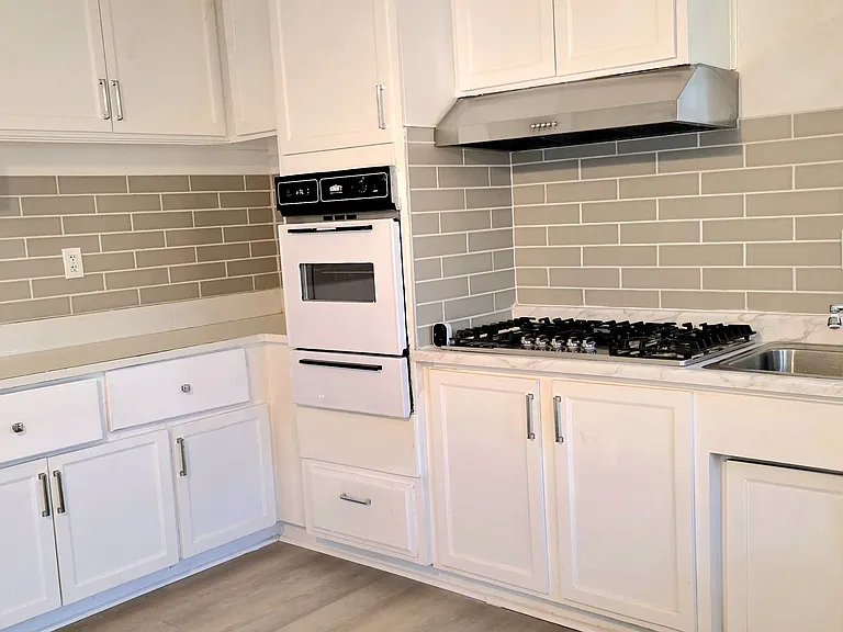 1141 W Gage Ave — Photo 3