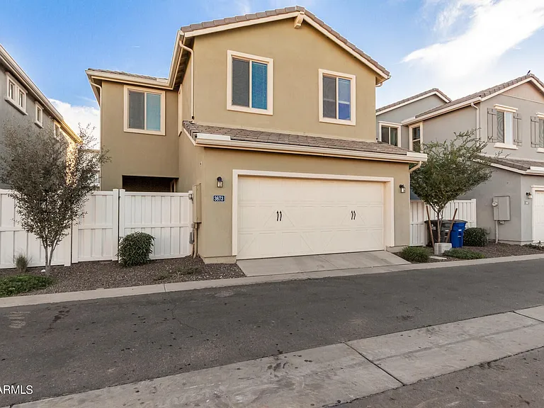 3673 E Stiles Ln — Photo 2
