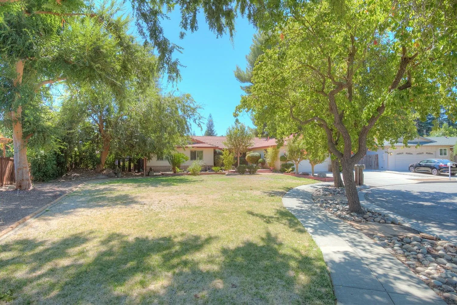2073 W Los Altos Ave photo 1
