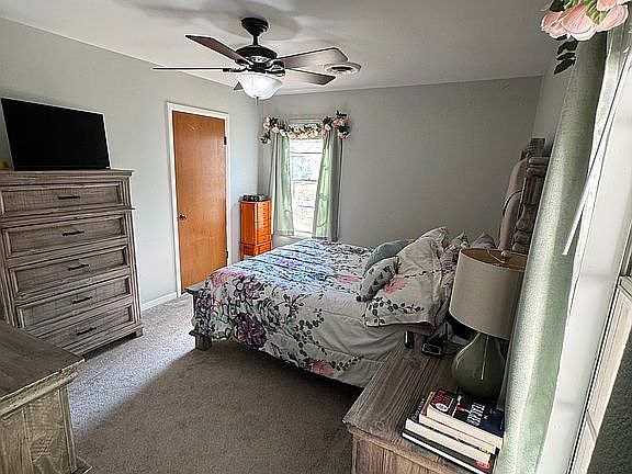 3rd image of 519 Travis St
