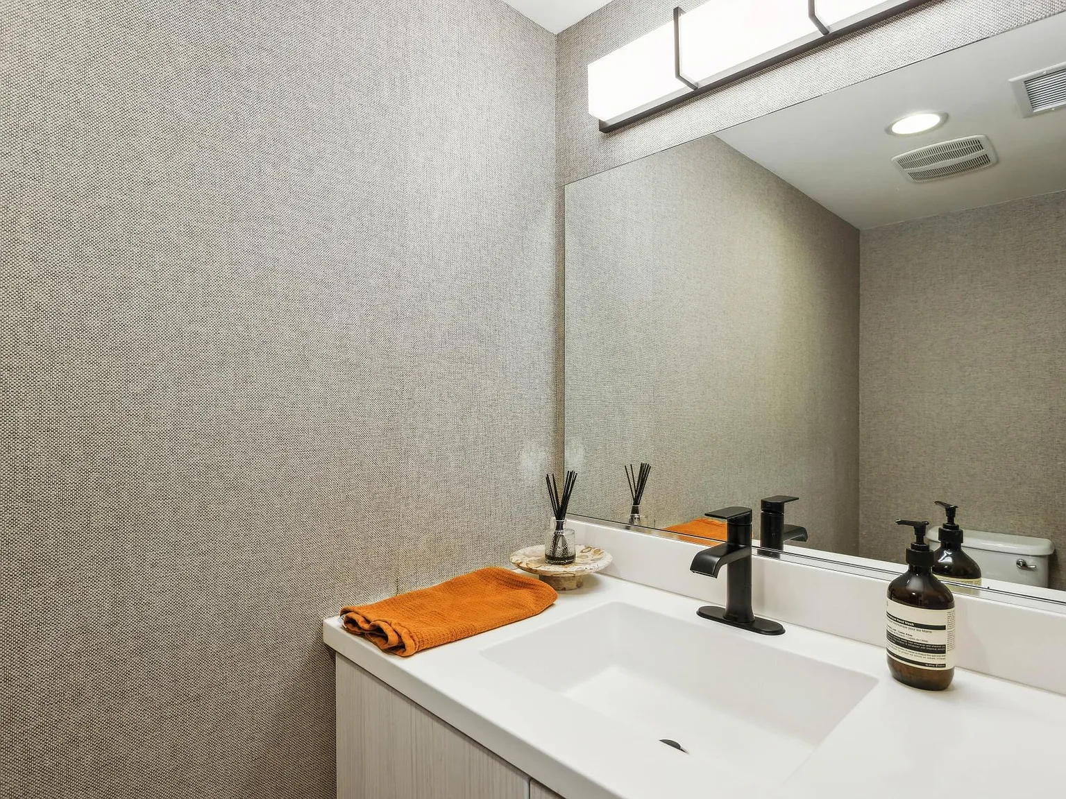 3 bed, 2.5 bath, 1407 sqft, $5,500 — Photo 4