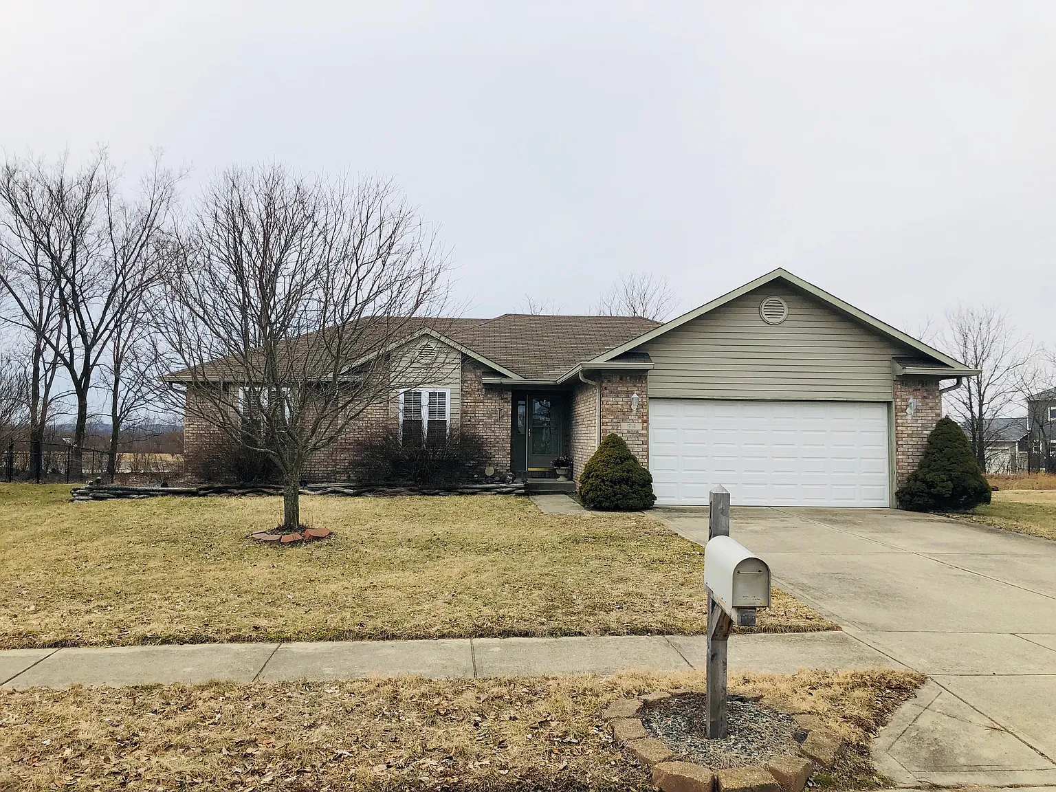1214 Autumn Dr photo 1
