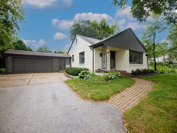2nd image of 825 Circle DRIVE