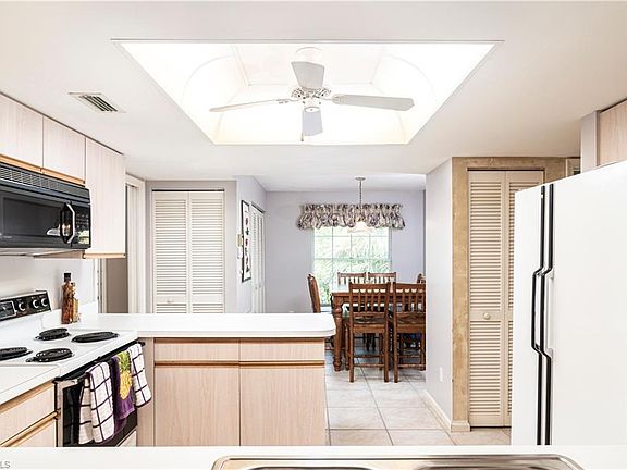 3rd image of 6290 Bellerive Ave #1-106