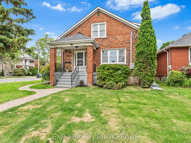 493 College St — Photo 2