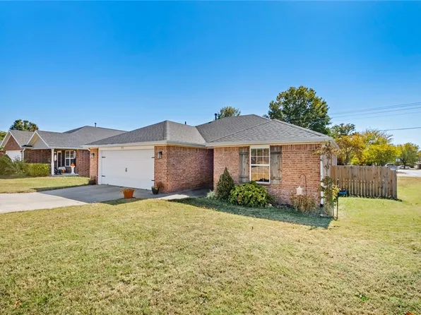 714 Olivia Ln, Centerton, AR 72719