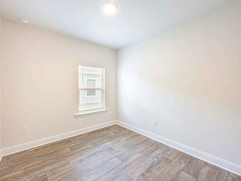 32667 Revere Dr — Photo 25