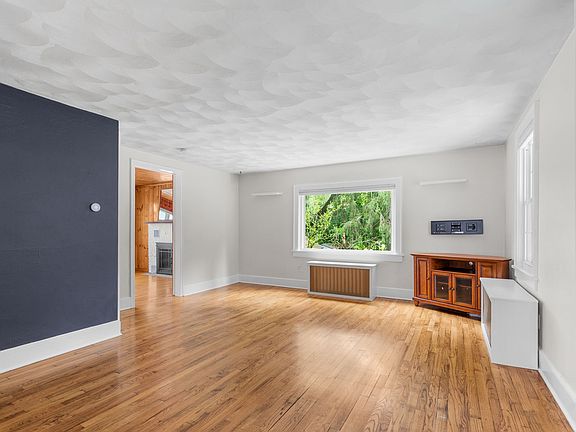 5th image of 836 Grant St
