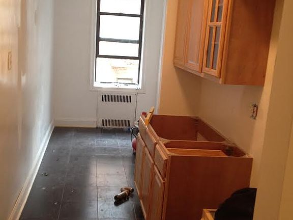 5th image of 33 Crooke Ave APT 3J