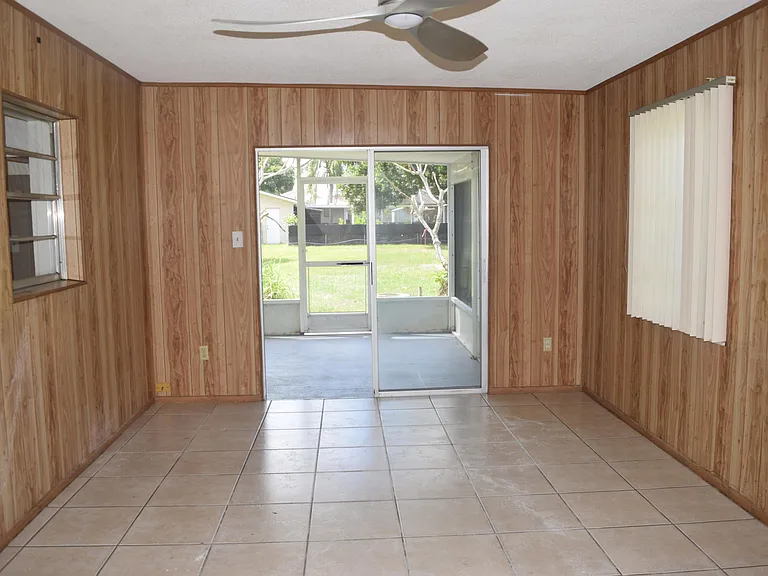 1881 SE Airoso Blvd — Photo 6
