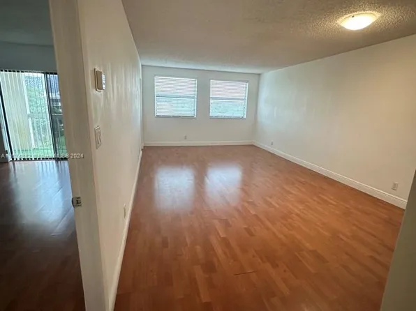 8160 Geneva Ct APT 509, Doral, FL 33166