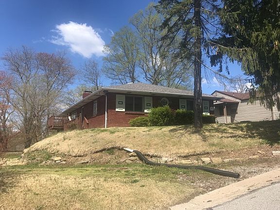 3rd image of 251 Elaine St
