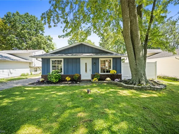 10399 Greenview Dr, Columbia Station, OH 44028