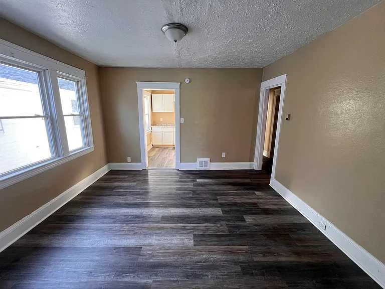 10908 Tacoma Ave #UP — Photo 4