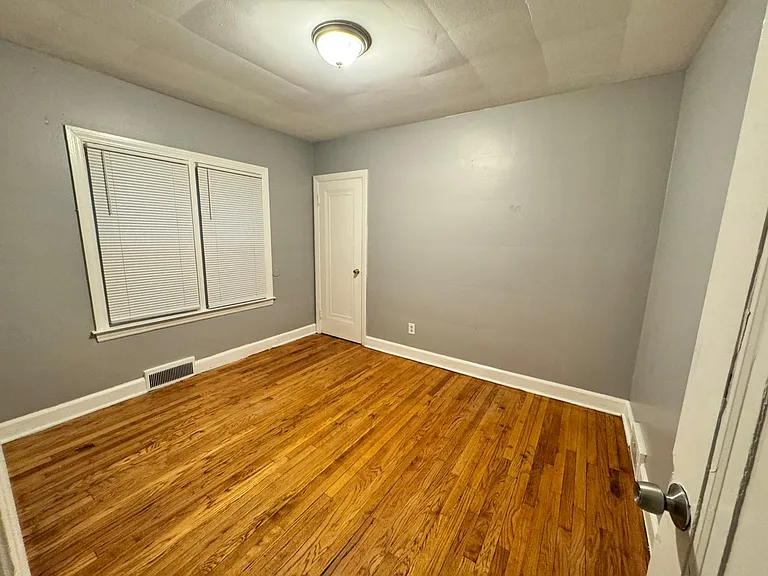 9131 Manor St — Photo 10