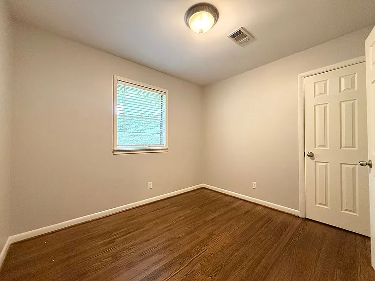 9115 Oak Grove Ln — Photo 11