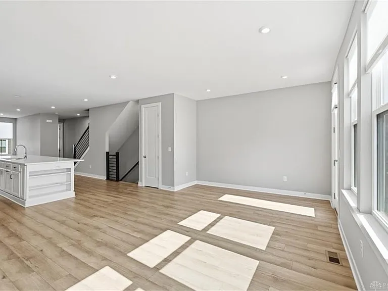 7241 Otley Dr — Photo 15