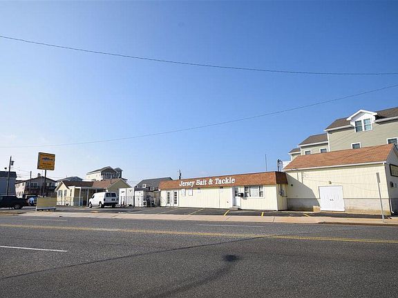5th image of 121 W 1st Ave