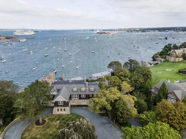 127 Harrison Ave APT 2, Newport, RI 02840