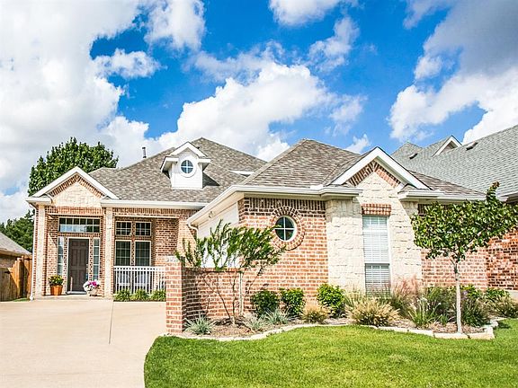 3rd image of 634 Wyndham Cir