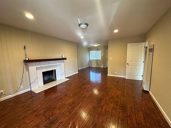 3rd image of 10270 Shoreham Ct