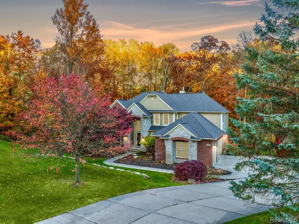 8506 Deerwood Rd, Clarkston, MI 48348