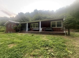 1395 Lower Pompey Rd, Shelbiana, KY 41562