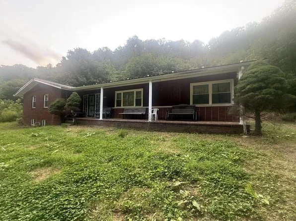 1395 Lower Pompey Rd, Shelbiana, KY 41562