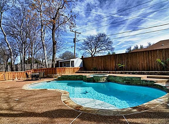 2nd image of 3716 Boxwood Dr