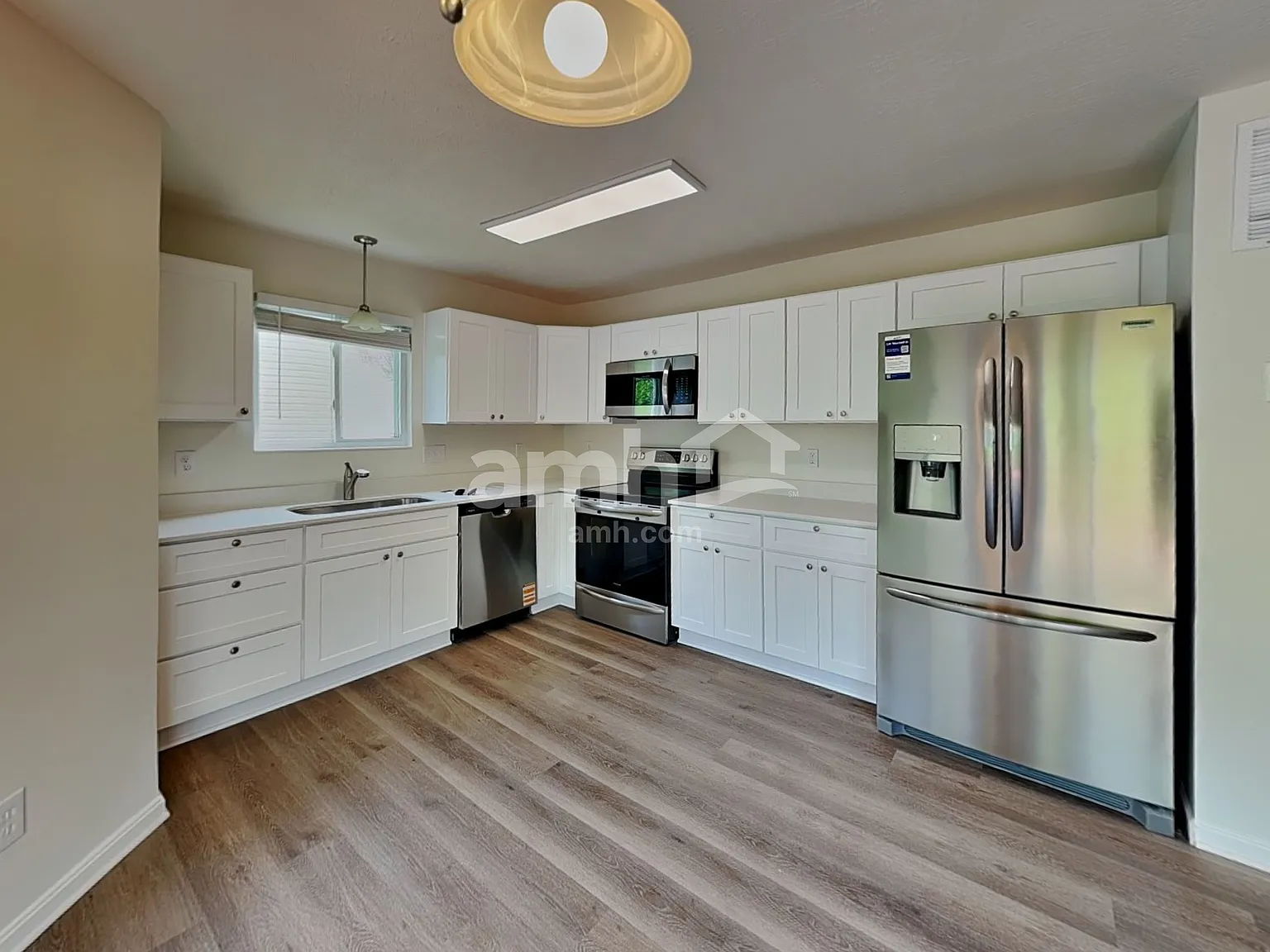 4 bed, 2.5 bath, 1900 sqft, $2,590 — Photo 3