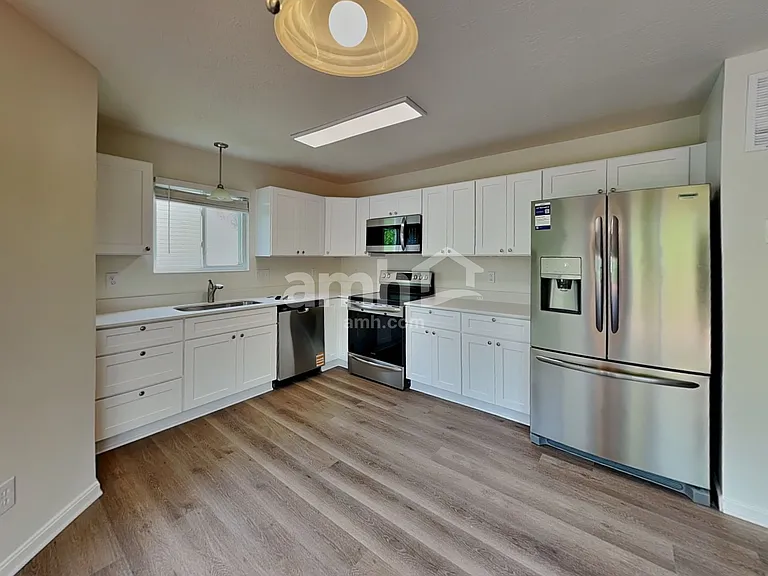 2237 Antoinette Way — Photo 3
