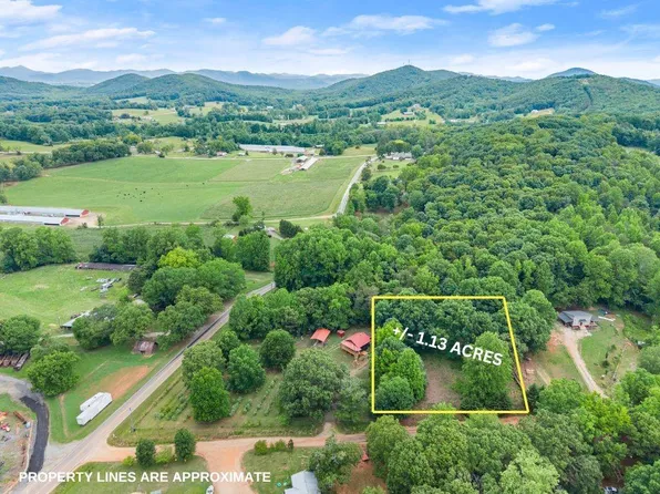 99 Rocket Dr #2, Cleveland, GA 30528