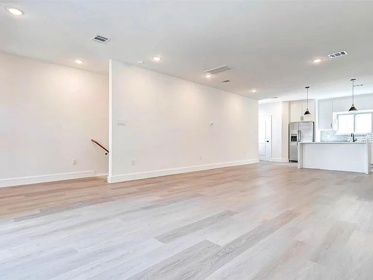 5638 Dolores St — Photo 17