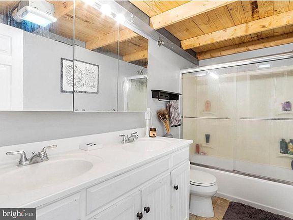 4th image of 1100-06 Shackamaxon St #2D