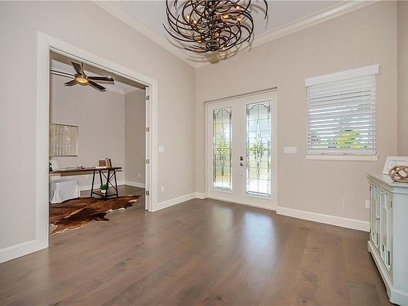 5th image of 11590 Hamlin Blvd
