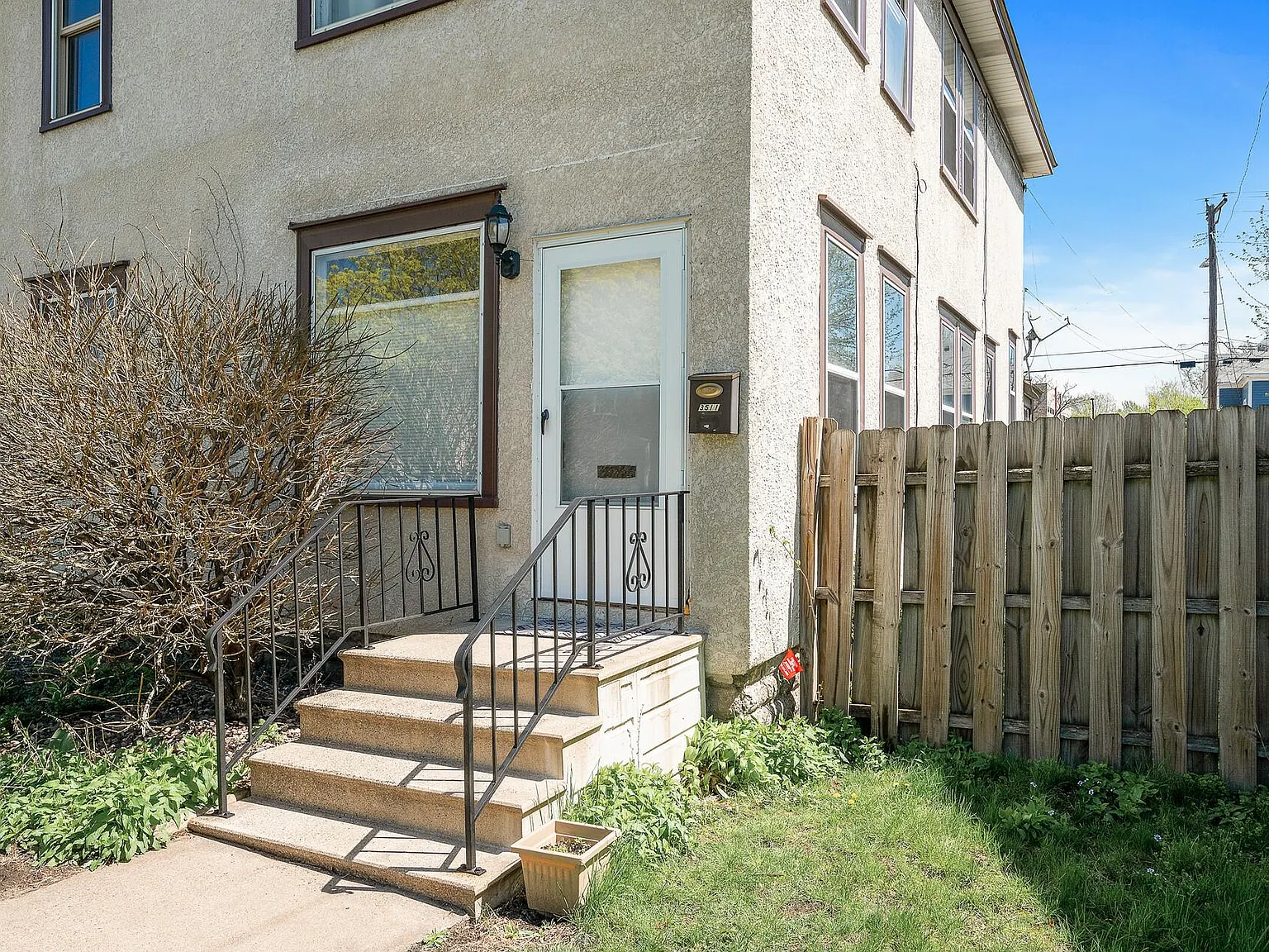 3 bed, 1300 sqft, $1,650 — Photo 2
