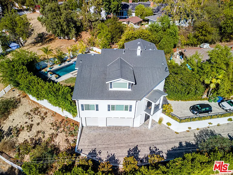19633 Wells Dr — Photo 36