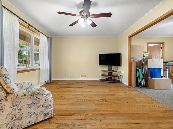 5th image of 113 Russell Dr