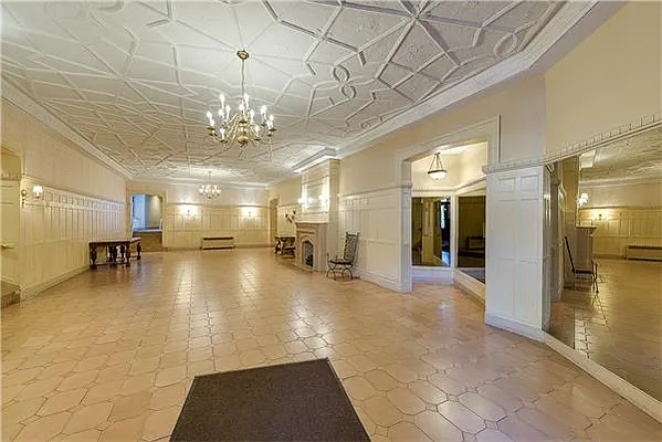 Sold by Exclusive Properties Sotheby's International Realty | media 10