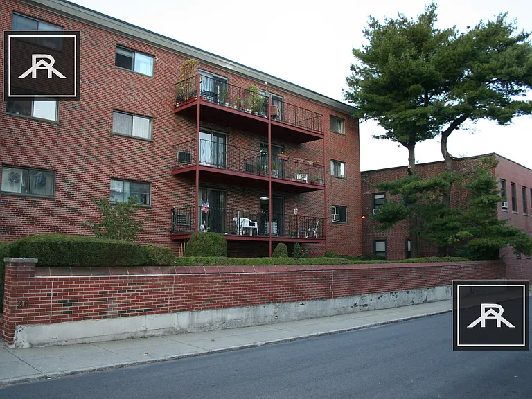 26 Waverly St #304 — Photo 14